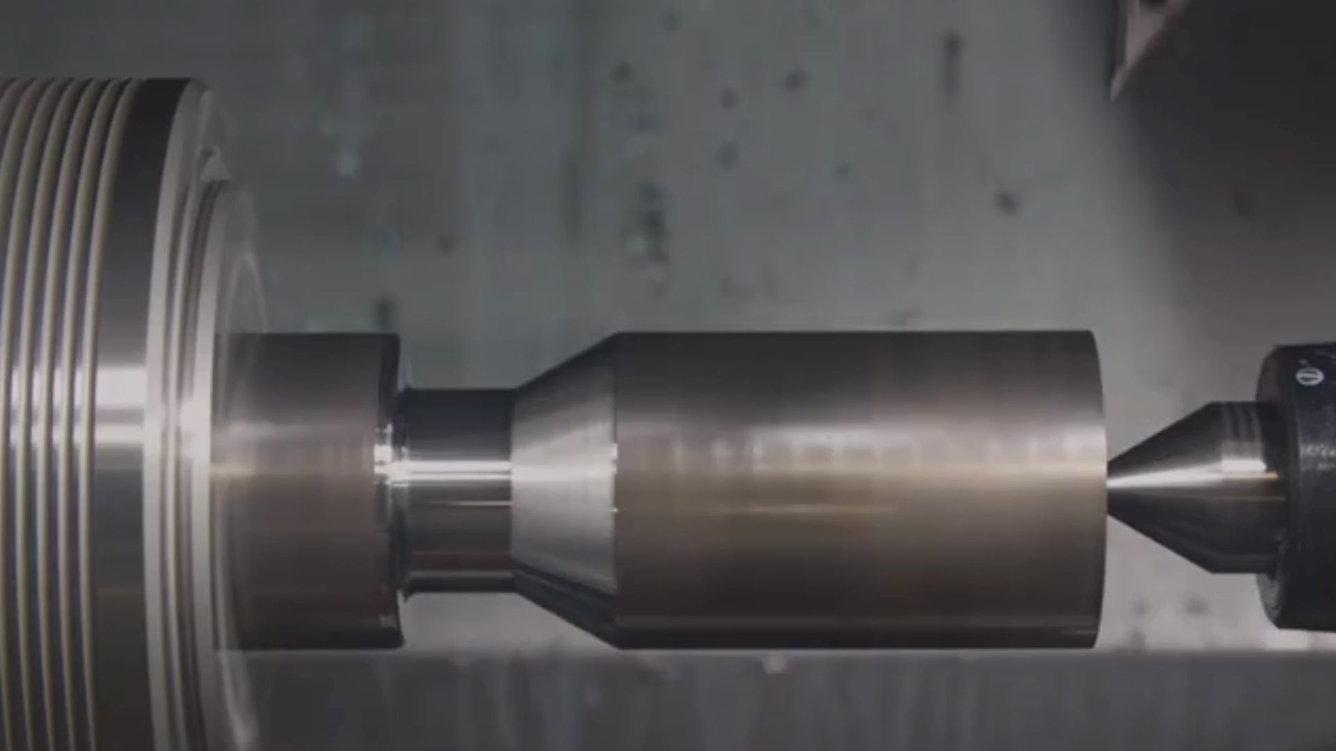 Cargar video: Todos nuestros productos están creados con máquinas CNC. Sin baterías, sin imanes, pura ingeniería.